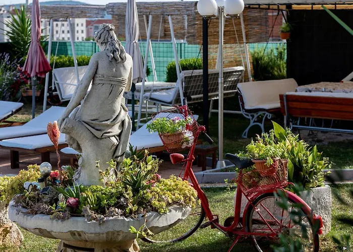 Saba-1 By Interhome トロギール