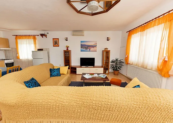 Saba-1 By Interhome トロギール