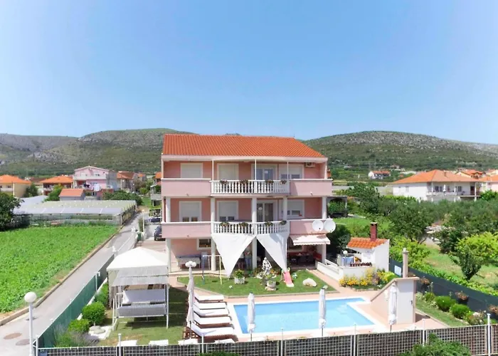 Saba-1 By Interhome トロギール